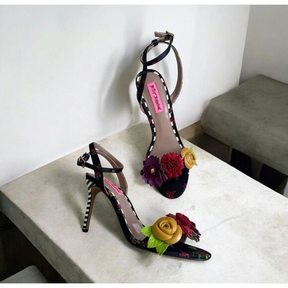 BETSEY JOHNSON Black Floral Ankle Strap Sandals Heels Size 7.5 - Picture 1 of 7